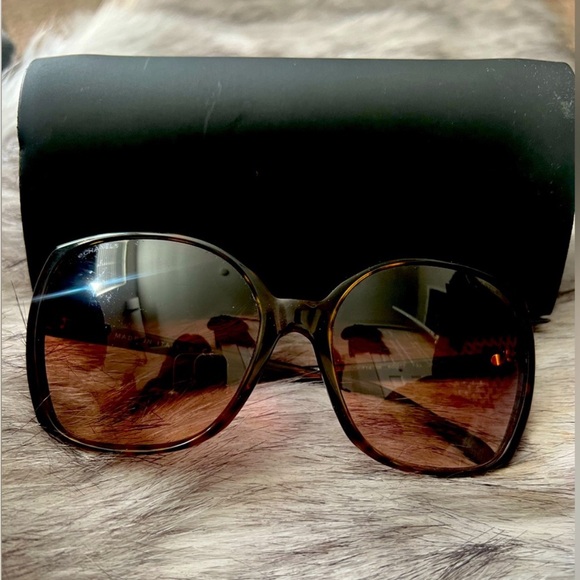 Chanel Sunglasses- good used condition in tortoise - Picture 1 of 6